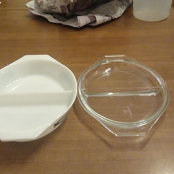 Pyrex 1958 Promo Divided Dish Barbed Wire with Divided Lid Cottagecore - Picture 5 of 7